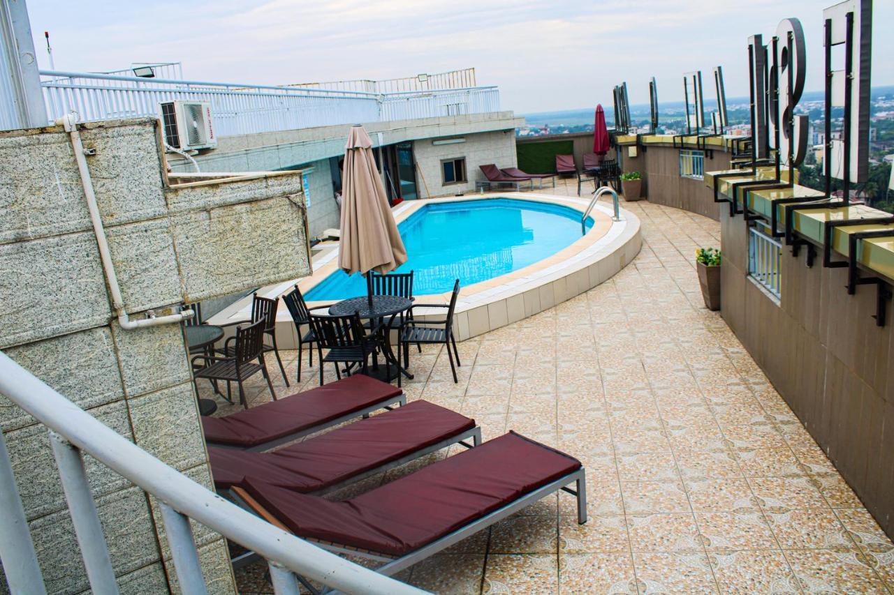 Residence Le Carat Bonapriso Douala Exterior photo