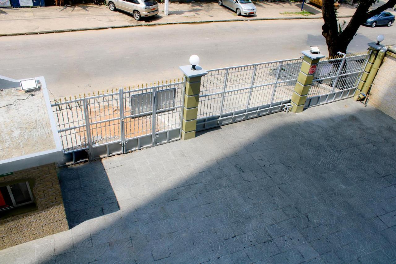 Residence Le Carat Bonapriso Douala Exterior photo