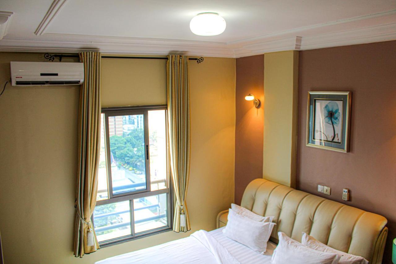 Residence Le Carat Bonapriso Douala Exterior photo
