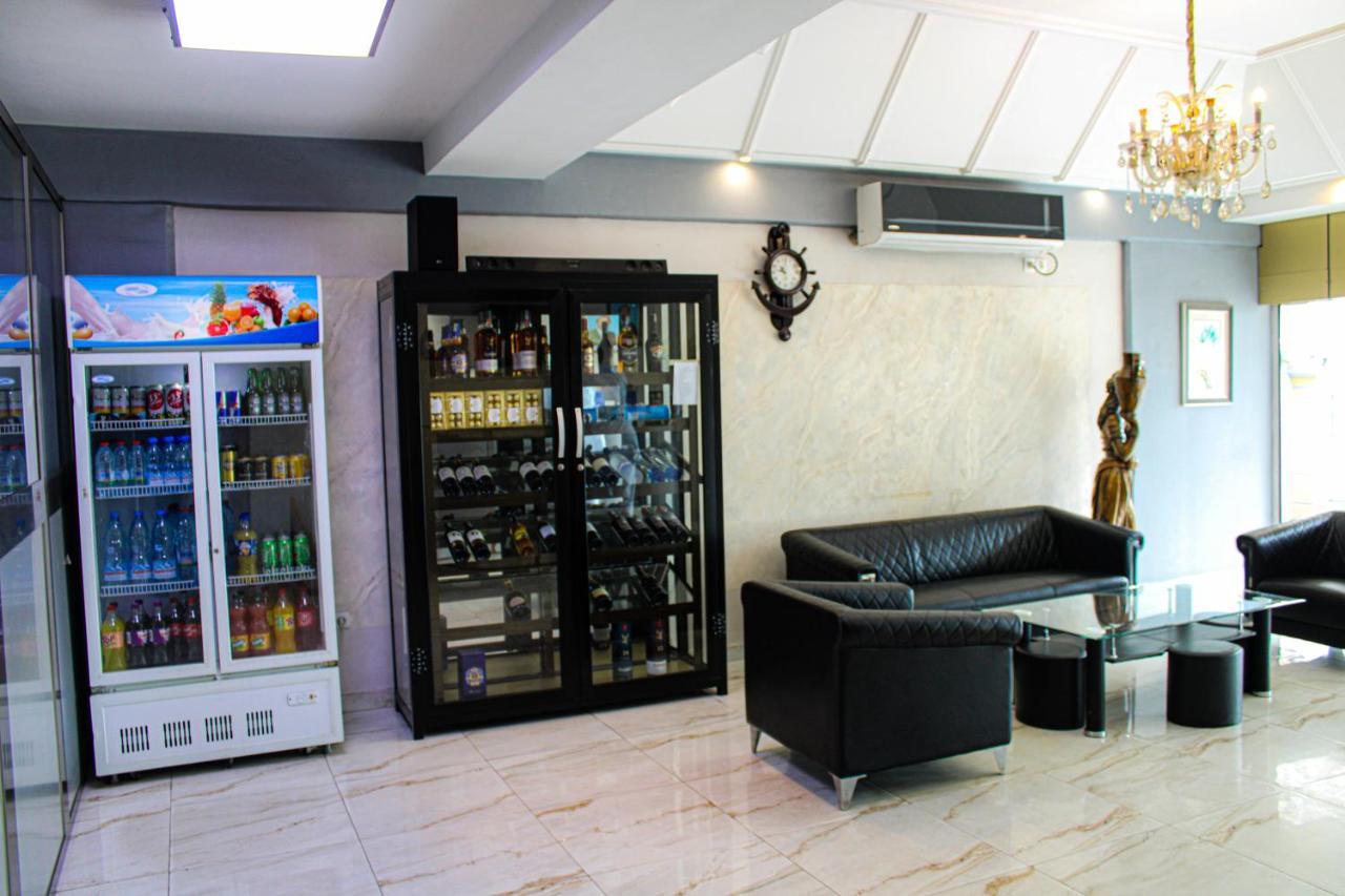 Residence Le Carat Bonapriso Douala Exterior photo