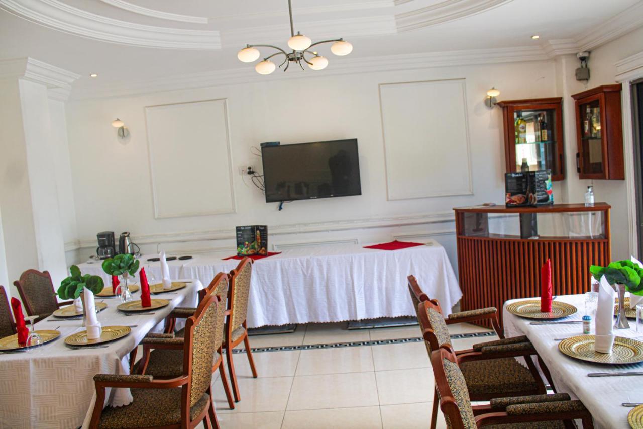 Residence Le Carat Bonapriso Douala Exterior photo