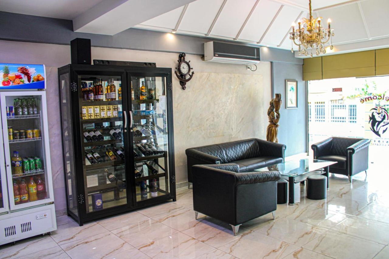 Residence Le Carat Bonapriso Douala Exterior photo