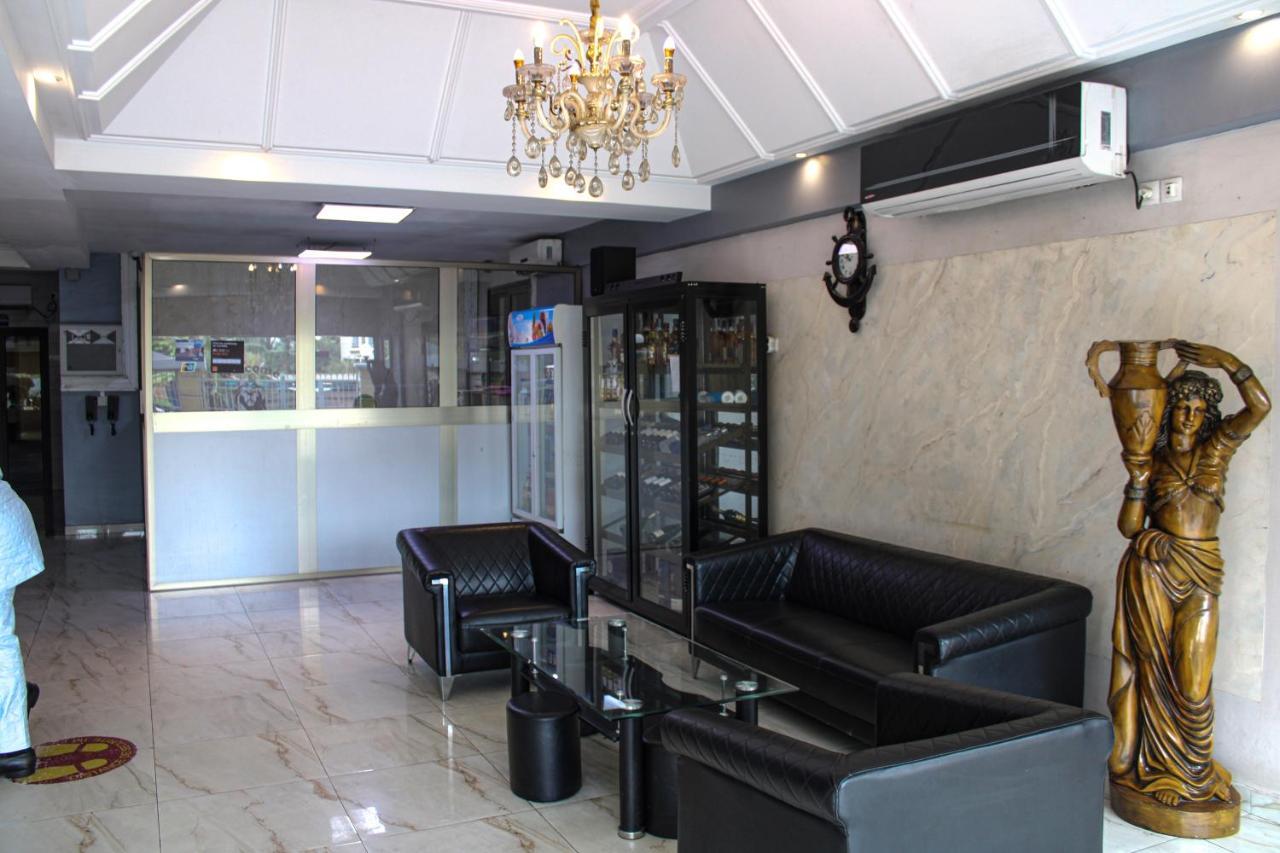 Residence Le Carat Bonapriso Douala Exterior photo