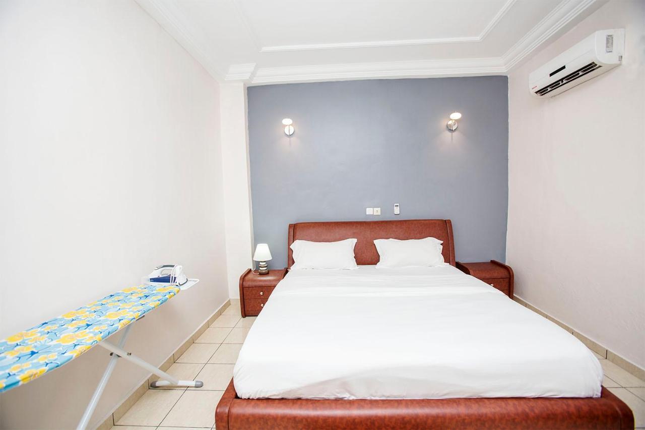 Residence Le Carat Bonapriso Douala Exterior photo